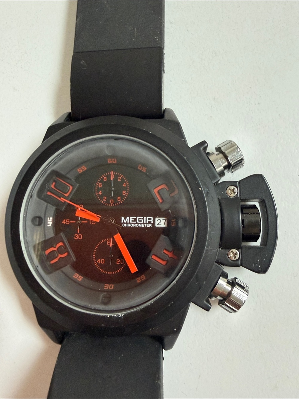 MEGIA Black and Orange Men's Watch needs battery - Picture 2 of 9